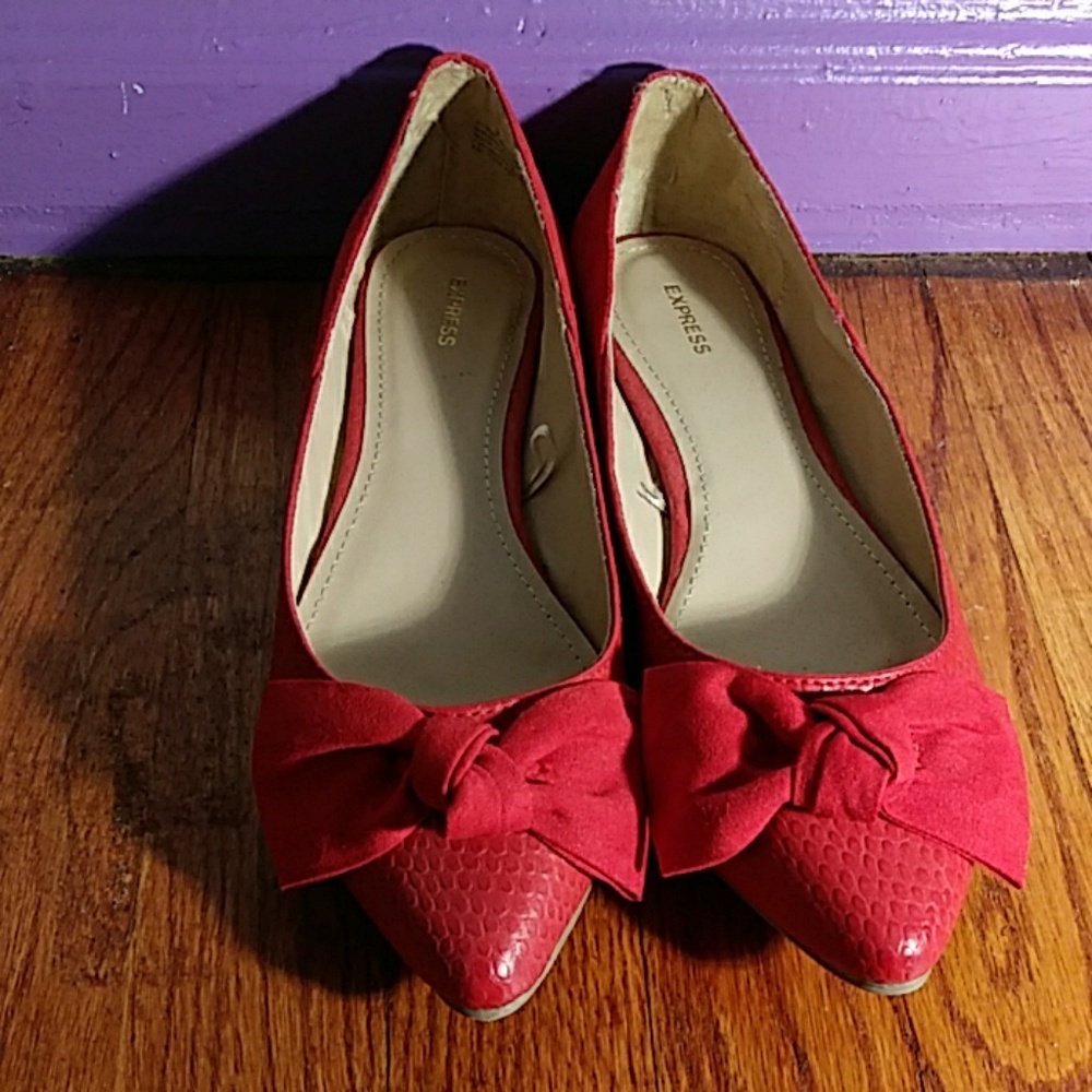 ✨Super Cute Express Flats w/Bow✨